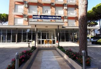 Hotel Madonna Del Pino allows 18 year olds to book a room