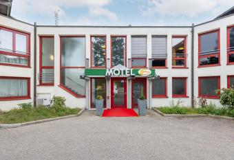 Hotel Baden-Baden allows 18 year olds to book a room