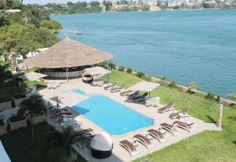 CityBlue Creekside Hotel & Suites has Balcony rooms