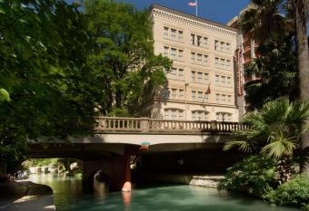 Drury Inn & Suites San Antonio Riverwalk has Balcony rooms