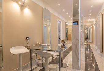 Pescara Centro luxury suite II Deluxe Rooms allows 18 year olds to book a room