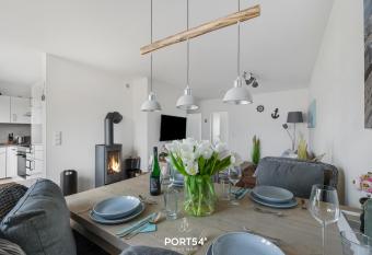 Weisse D  ne II allows 18 year olds to book a room