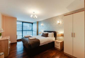 BOOK A BASE Apartments - Duke Street has Balcony rooms