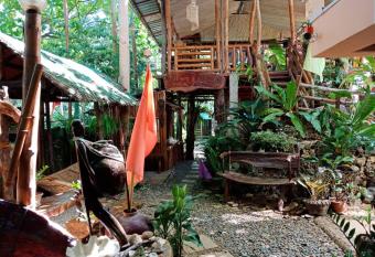 Victoria Guest House and Cottages has Balcony rooms