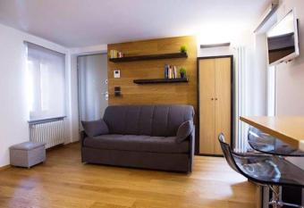 SPLENDIDO MONOLOCALE NEL CENTRO STORICO DEL BORGHETTO has Balcony rooms