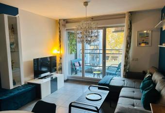 Le 13OR - Appartement plein centre parking et terrasse has Balcony rooms