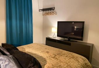 B&B by the C allows 18 year olds to book a room