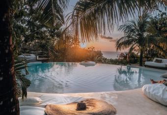 La Cabane has Balcony rooms