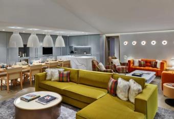 Aspen Sky Residence 3 has rooms with a private hot tub