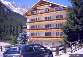 Haus Apollo has Balcony rooms