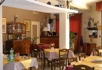 La Regina di Adrano has Balcony rooms