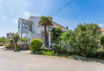 Studio TEA has Balcony rooms