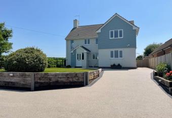 Cottars allows 18 year olds to book a room