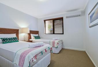 Beachport Apartments has Balcony rooms