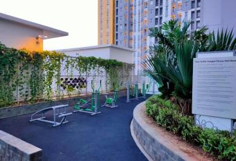 The Citysky Studio MDNPRO New Furnish Pool View Springlake SMB has Balcony rooms