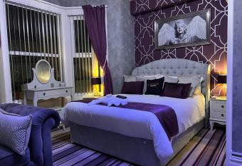 Delovely Hotel allows 18 year olds to book a room