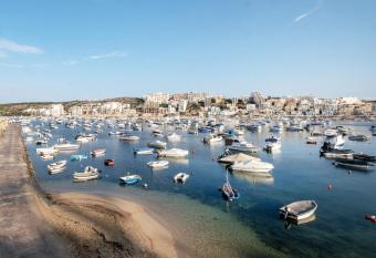 Million Sunsets Luxury Apartments has Balcony rooms