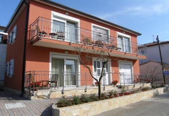 Apartments Nina has Balcony rooms