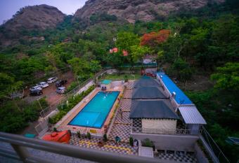 Indradhanush Hill Resort has Balcony rooms