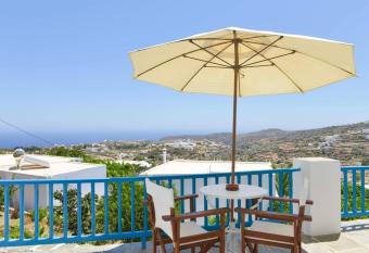 Kouki Maria Rooms has Balcony rooms