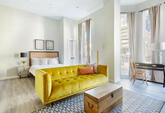 Sonder at The Promenade has Balcony rooms