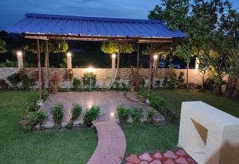 Khoai has Balcony rooms