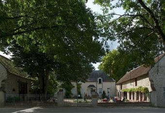 Ch  teau de la Fr  geoli  re has Balcony rooms