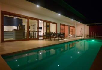 Tarcoles Home with View has Balcony rooms