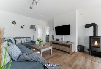 Weisse D  ne I allows 18 year olds to book a room