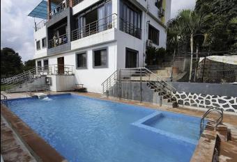Private pool Bungalow in Nashik has Balcony rooms