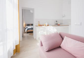 Piotrkowska Welcome Apartments has Balcony rooms