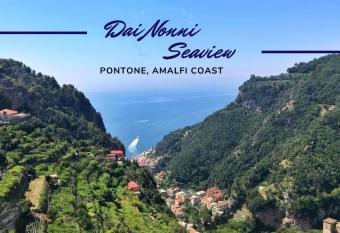 Dai nonni Seaview with roof terrace over the sea has Balcony rooms