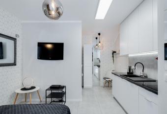 Crystal Apartment Katowice IV allows 18 year olds to book a room