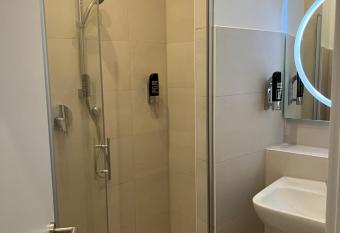 Slamba Hostel has Balcony rooms