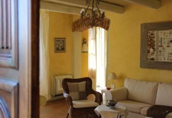 La Cantinetta Resort has Balcony rooms