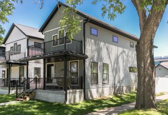 Burnett Cottage - OG has Balcony rooms