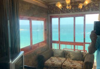 Elmandra Sheraton veiw has rooms with a private hot tub