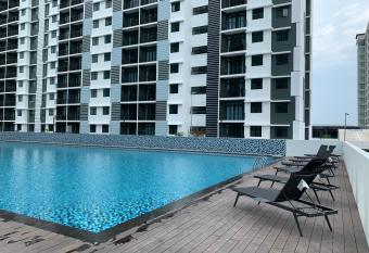Desaru Utama Apartment with Swimming Pool view near to Carpark has Balcony rooms