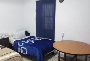 Habitaciones-c  modas-aire-wifi-tv-cerca de playa-!!excelente precio ii has Balcony rooms