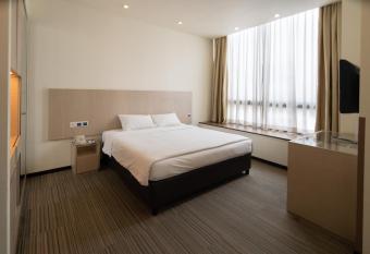 The Quay Hotel Lavender allows 18 year olds to book a room