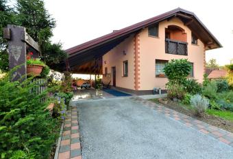 Ku  a za odmor Mateja Vara  dinske Toplice has Balcony rooms