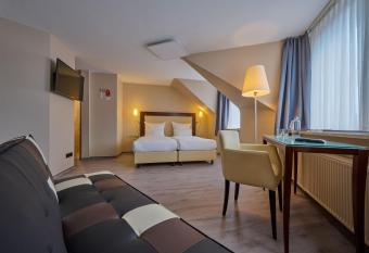 Cityhotel Kaiser Karl Aachen allows 18 year olds to book a room