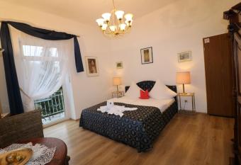 Villa Amber has Balcony rooms