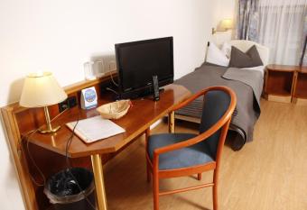 Brocki s Hotel Stadt Hamburg allows 18 year olds to book a room