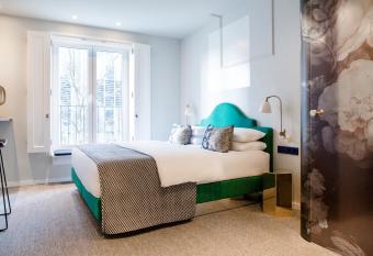 The Fritz D  sseldorf K  nigsallee allows 18 year olds to book a room