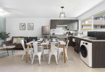 Suite lujo y comodidad 150MB Home Office C  ntrico El Prado C12 allows 18 year olds to book a room