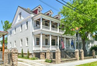 The Charlestonian has Balcony rooms