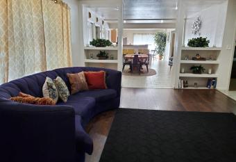 Faxon Near Beale St with Hot Tub - Sleep up to 20 has rooms with a private hot tub