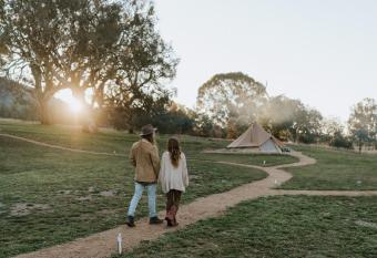 Mansfield Glamping - ADULTS ONLY allows 18 year olds to book a room
