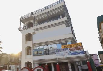 Super OYO Flagship Oxy Paradise Harmu allows 18 year olds to book a room